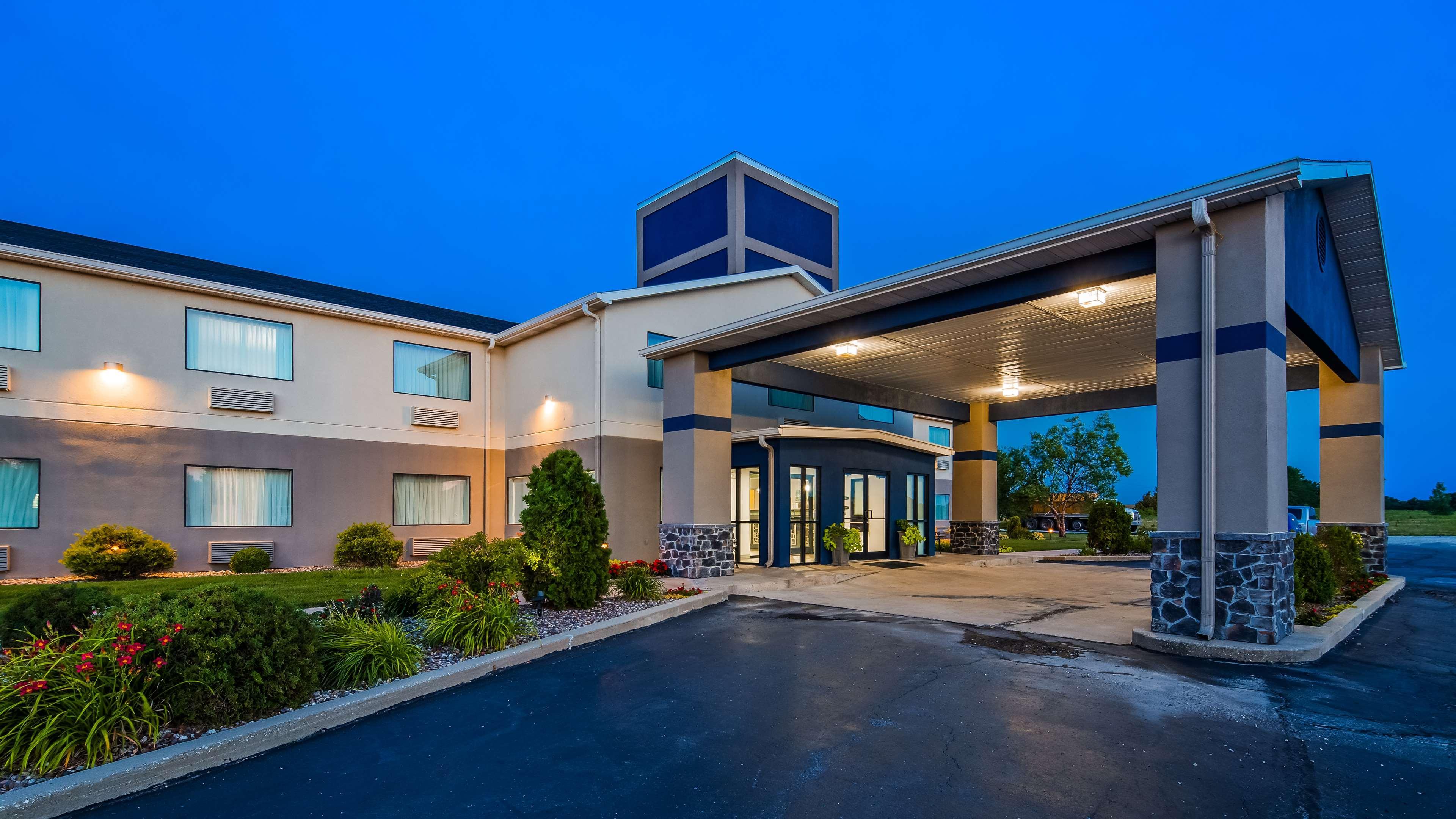 Best Western Brookfield Exterior photo