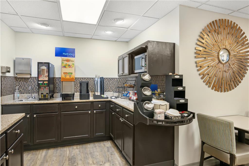 Best Western Brookfield Restaurant photo